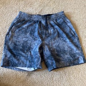 Lululemon Channel Cross shorts
